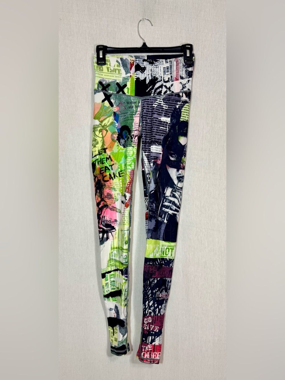 ✨RARE✨ Niyama Sol size S graffiti Graphic Print Leggings